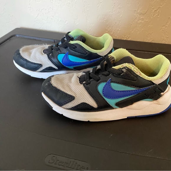 Toddler boy Nike shoes - Picture 4 of 4